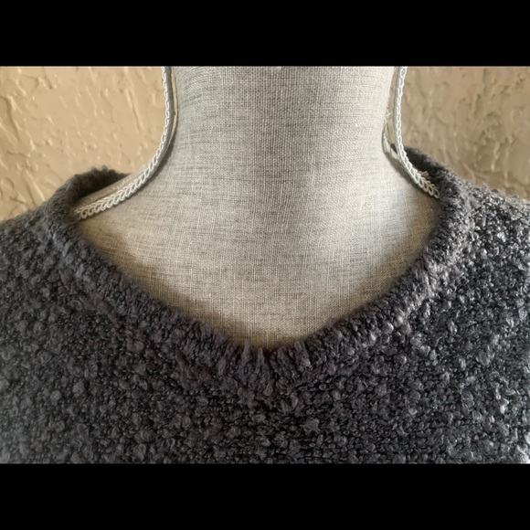 Poncho - Picture 2 of 9